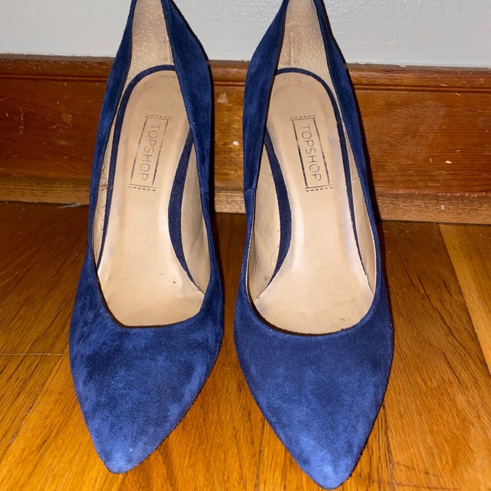 Blue pointed Heels